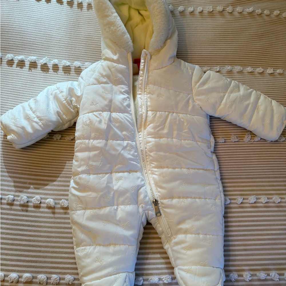 Rugged Bear Infant White with Bows Snowsuit - size 0-3m
